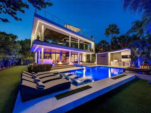 528 Lakeview Ct, Miami Beach FL 33140
