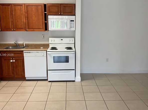7090 NW 179th St 108, Hialeah FL 33015