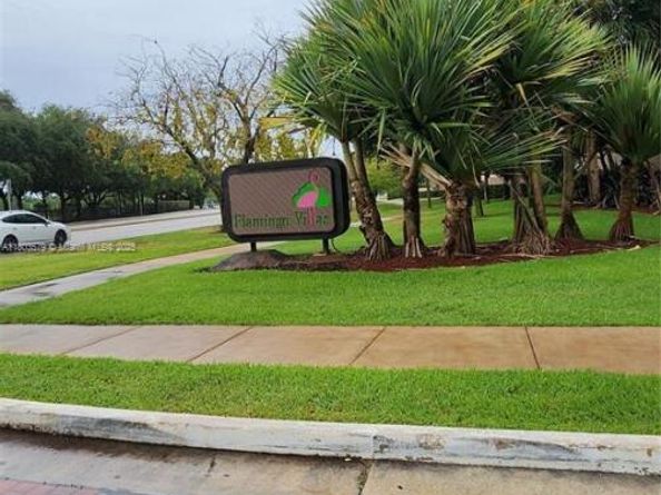 12305 NW 11th Ct, Pembroke Pines FL 33026