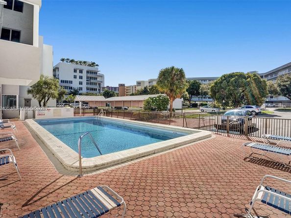 250 180th Dr 155, Sunny Isles Beach FL 33160