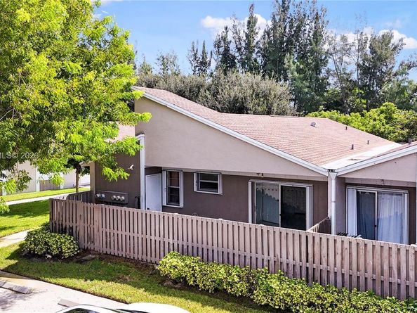 570 Woodgate Cir A, Sunrise FL 33326