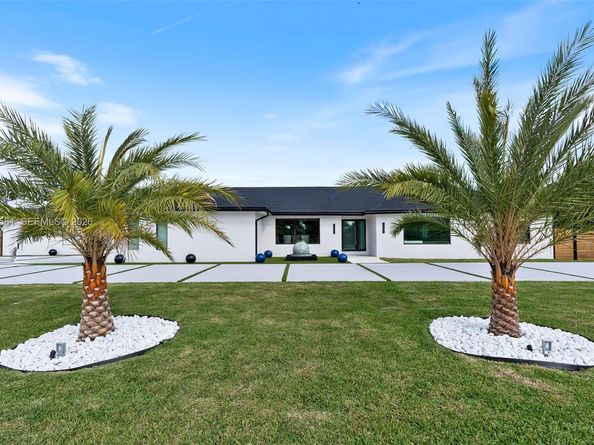 12425 SW 226th St, Miami FL 33170