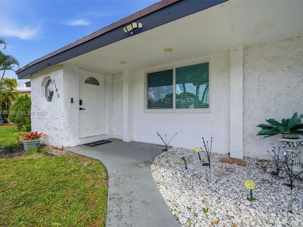 1185 NW 92nd Ave, Pembroke Pines FL 33024
