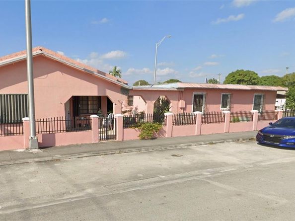 890 E 28th St, Hialeah FL 33013