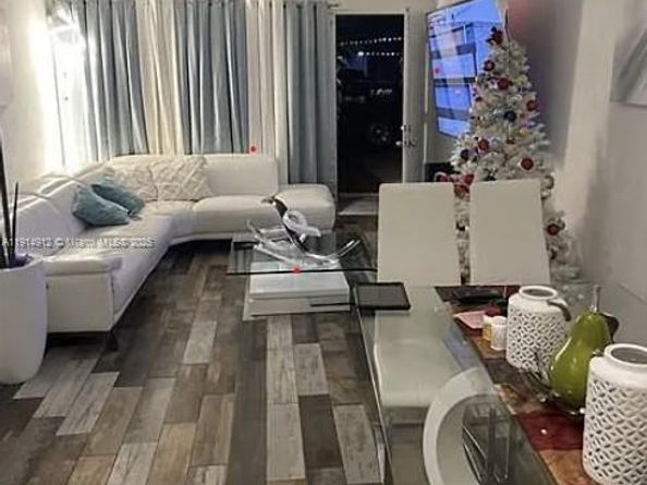 2125 NW 126th St, Miami FL 33167