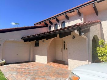 8176 Pine Cir