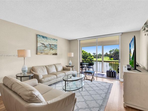 9320 S Hollybrook Lake Dr 203, Pembroke Pines FL 33025