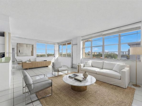 2025 NE 164th St 809, North Miami Beach FL 33162