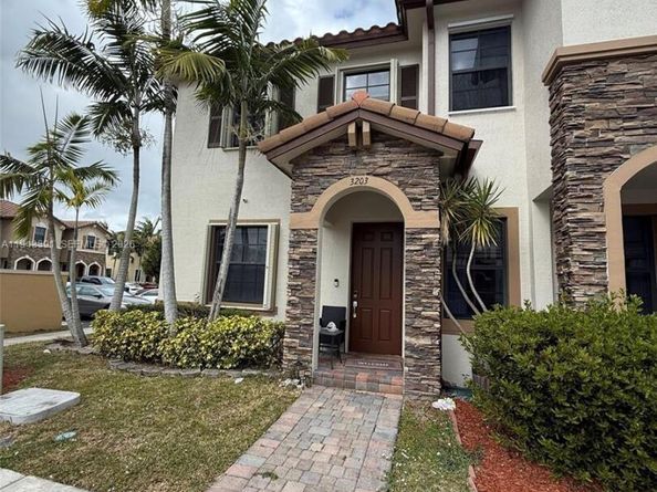 3203 SE 7th St, Homestead FL 33033