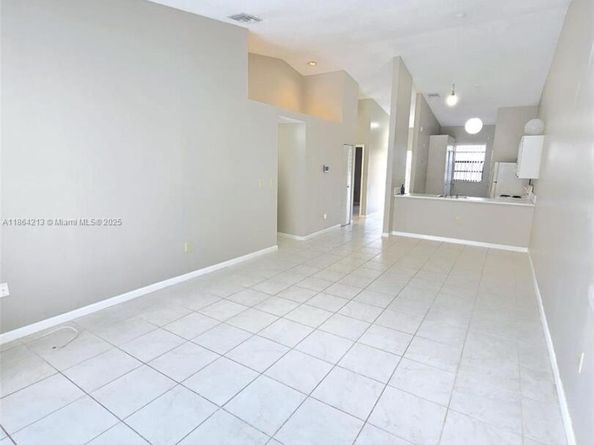 6708 NW 193rd Ter, Hialeah FL 33015