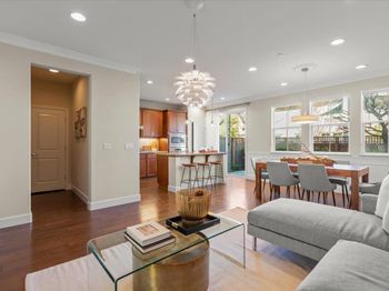 560 Holthouse Terrace