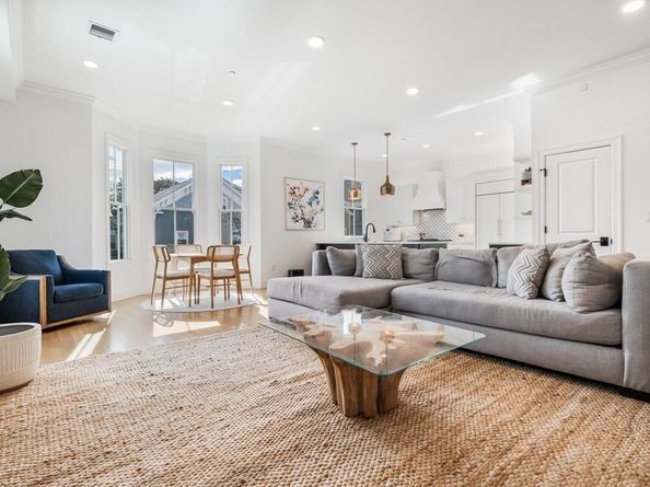 560 E 5th St 2, Boston MA 02127