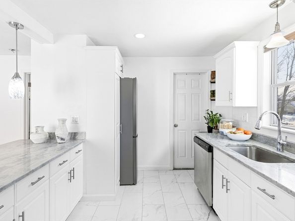 51 Sterling Rd, Brockton MA 02301