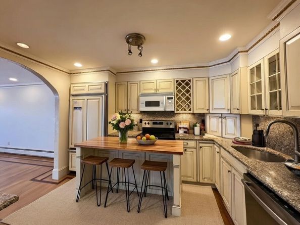 1002 Beacon St, Brookline MA 02446