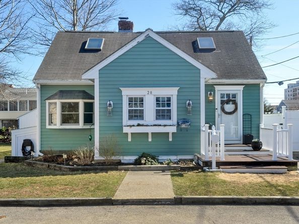 28 E St, Hull MA 02045