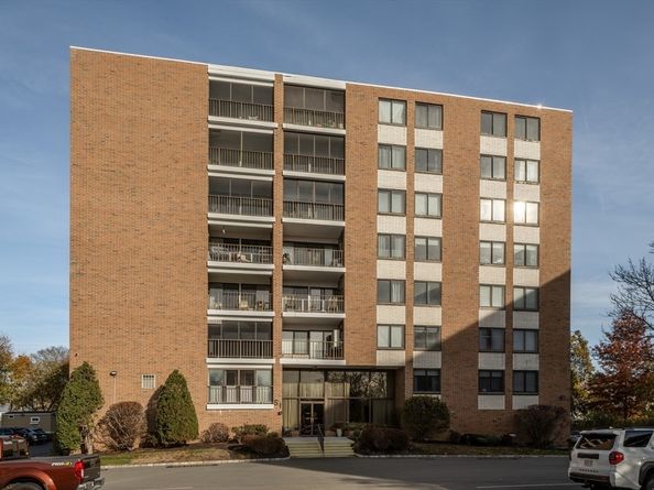 51 Melrose St 4D, Melrose MA 02176