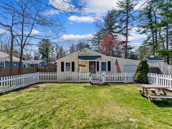 10 Beach Rd, Pembroke MA 02359