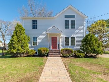 32 Lexington Drive