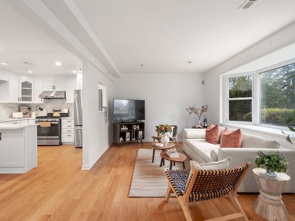 110 Coolidge Hill Rd 2, Watertown MA 02472