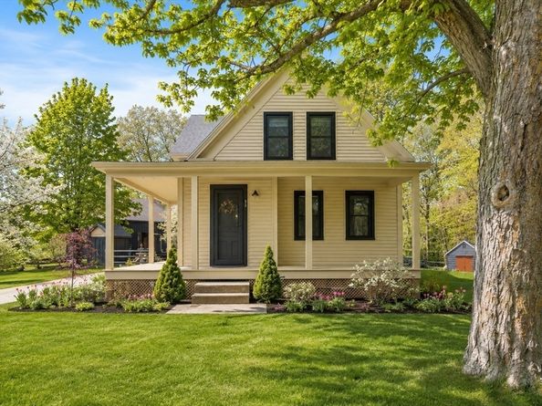 25 Warfield St, Hopedale MA 01747