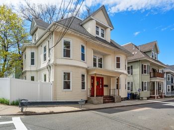 10 Royal St