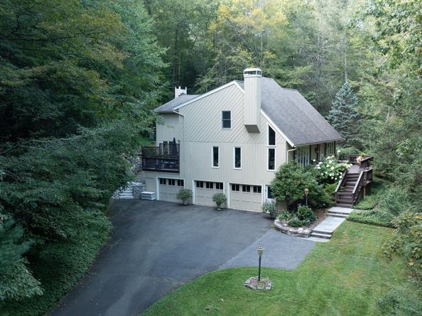 26 Cove Road, Brookfield CT 06804