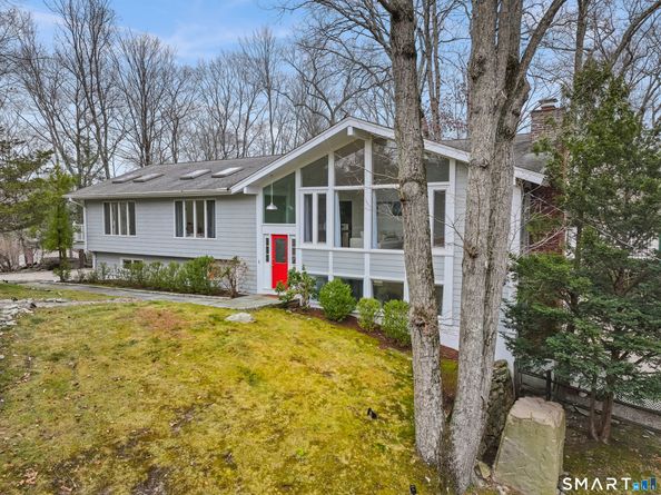 25 Riverbank Drive, Stamford CT 06903