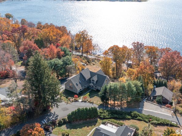 54 Indian Trail, Brookfield CT 06804