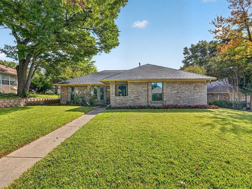 803  Village Green Drive , Rockwall Texas 75087