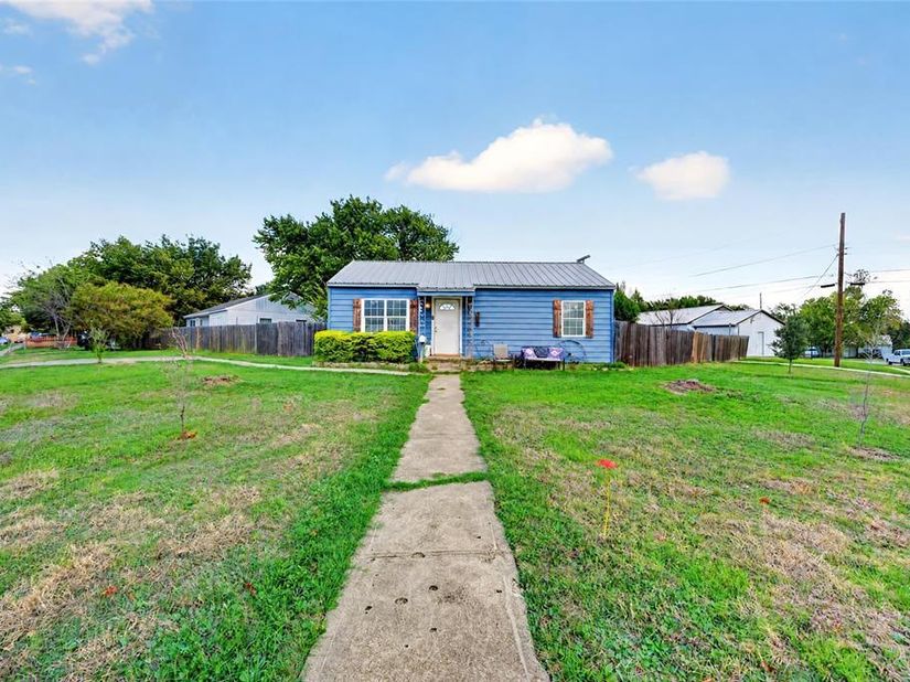 318  Charles Drive , Irving Texas 75060