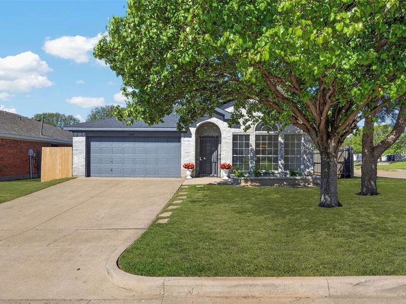 2412  Concina Way , Fort Worth Texas 76108