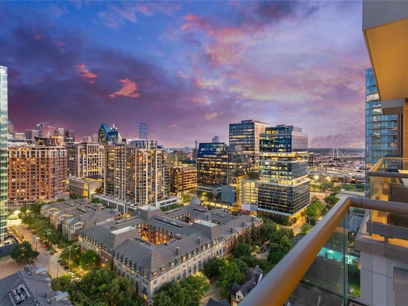 2300  WOLF Street  18A, Dallas Texas 75201
