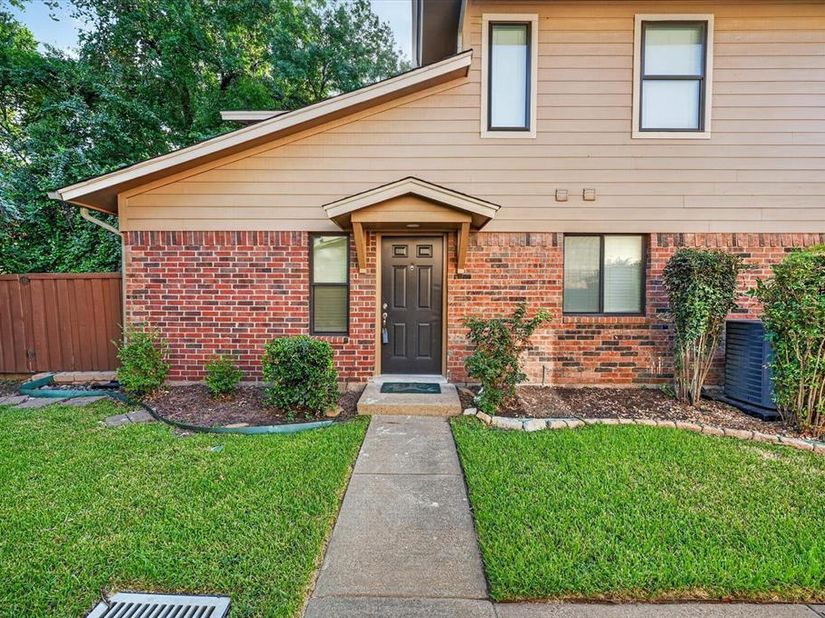 5662  Cedar Creek Drive , Benbrook Texas 76109