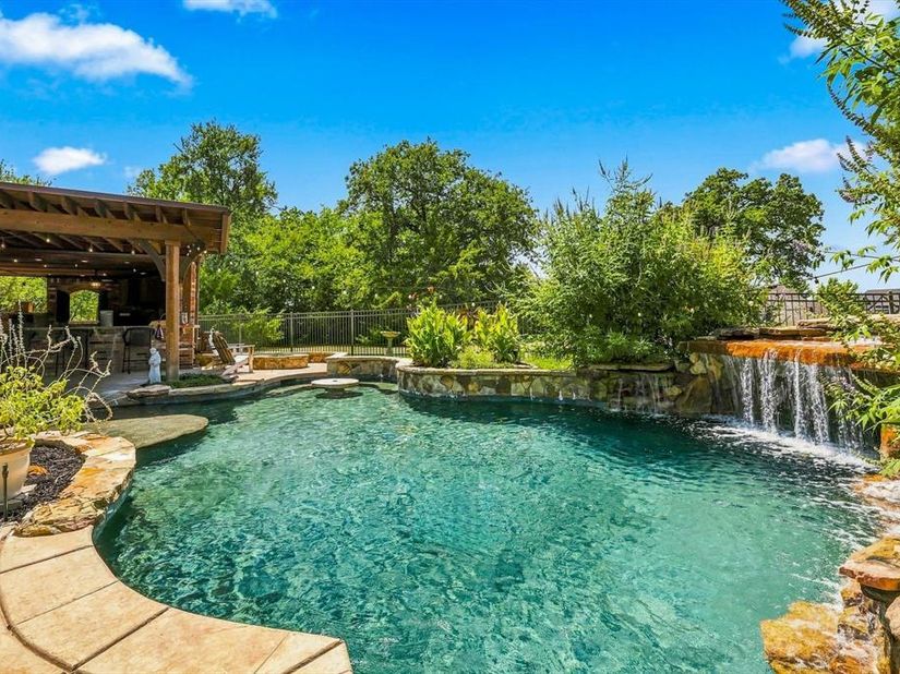 8571  Navisota Drive , Lantana Texas 76226