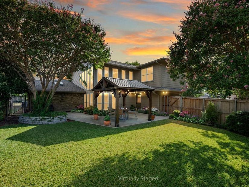 10135  Deermont Trail , Dallas Texas 75243