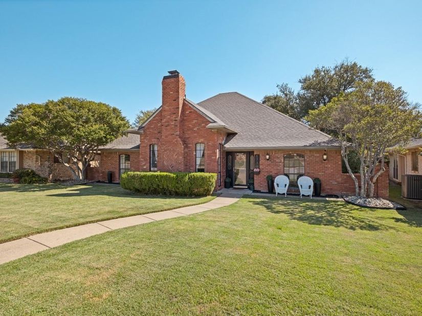 5730  Winding Woods Trail , Dallas Texas 75227