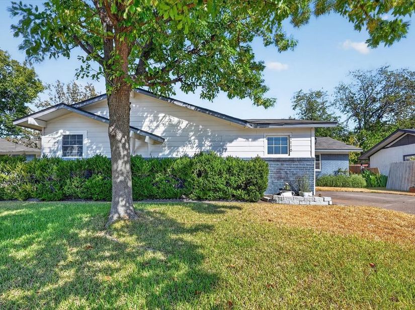 1110  Vegas Drive , Garland Texas 75042