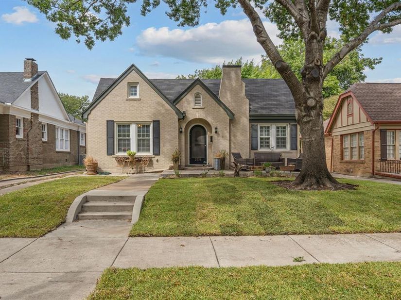 2736  Willing Avenue , Fort Worth Texas 76110