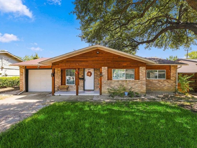 3214  Parker Street , Irving Texas 75062