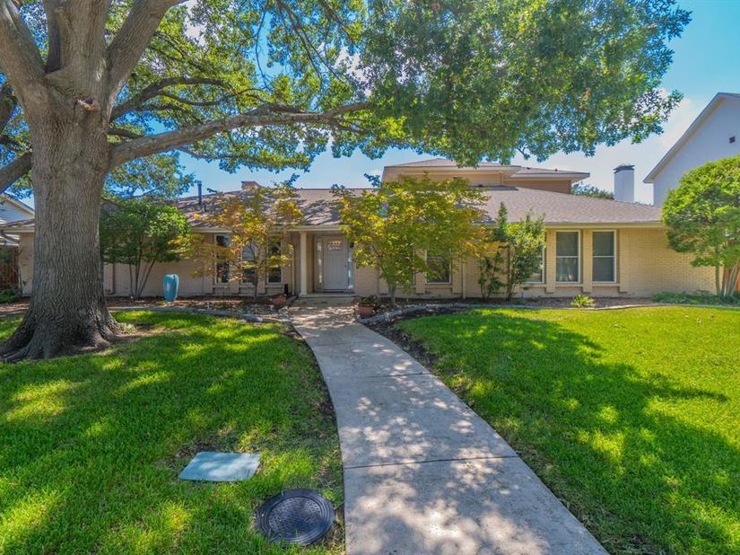 7616  Woodstone Lane , Dallas Texas 75248