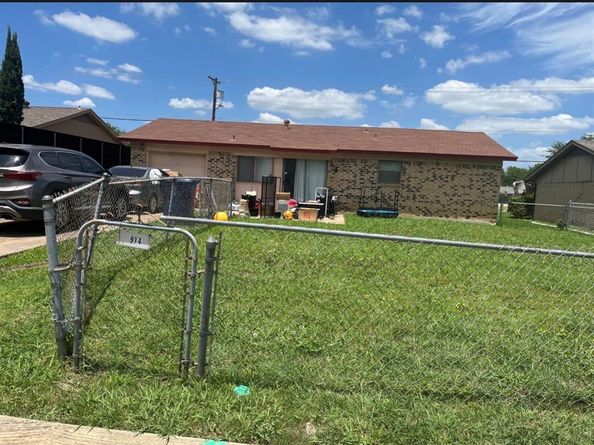914  Pleasant Valley Road , Garland Texas 75040