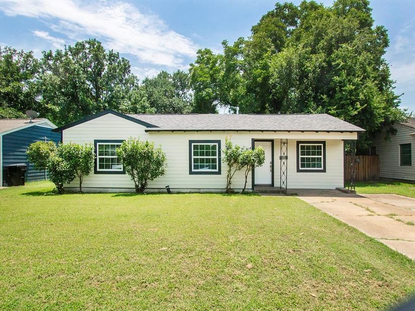 2502  Helmet Street , Irving Texas 75060