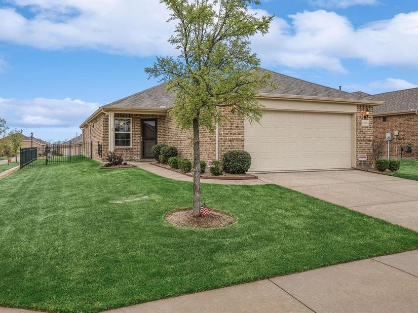 1898  Beachside Drive , Frisco Texas 75036