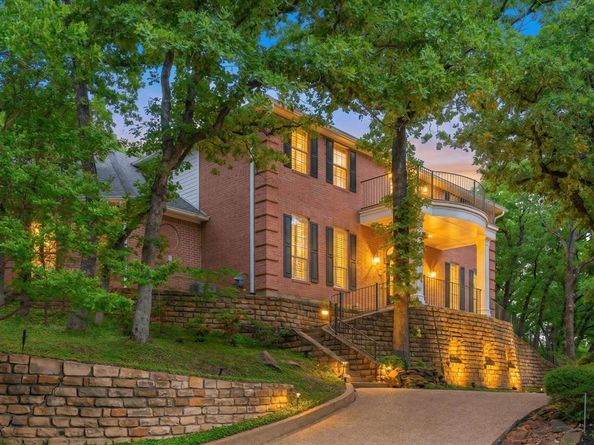 302 W Charlottesville Avenue , Colleyville Texas 76034