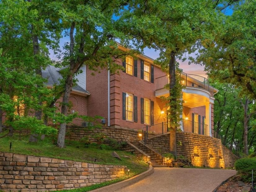 302 W Charlottesville Avenue , Colleyville Texas 76034