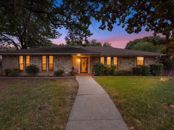 1305  Briarbrook Drive , DeSoto Texas 75115