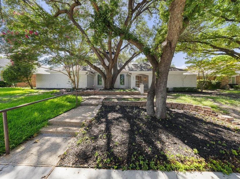 8857  Flint Falls Drive , Dallas Texas 75243