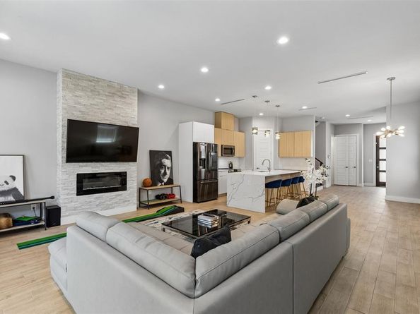2603  Crossman Avenue , Dallas Texas 75212