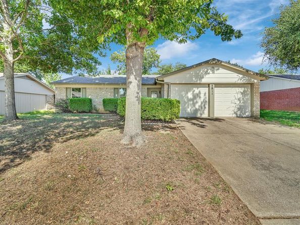 5811  Woodsetter Lane , Arlington Texas 76017