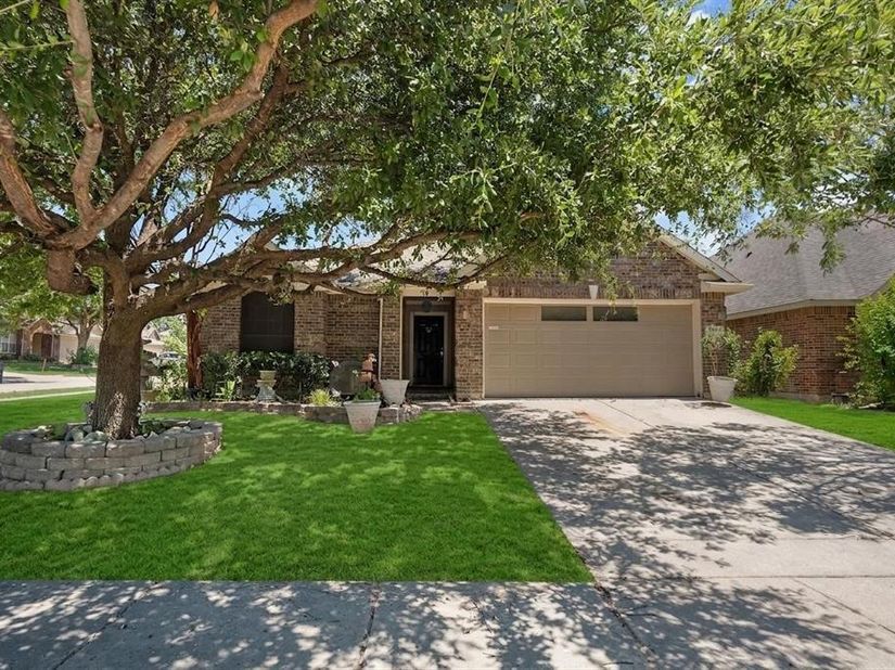 10032  Chrysalis Drive , Fort Worth Texas 76131
